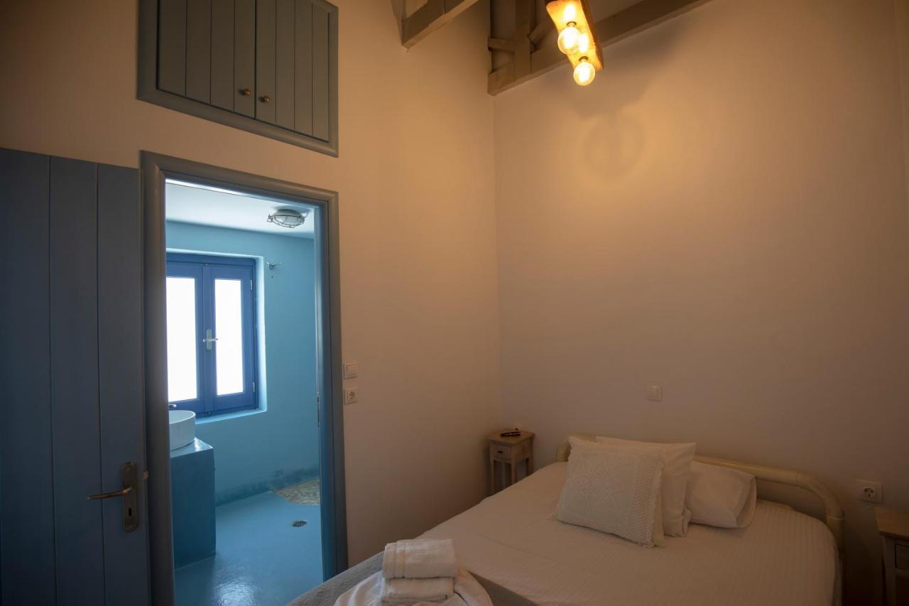 Thea Menetes Appartement